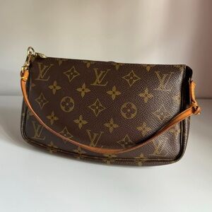 Louis Vuitton Pochette Monogram Purse